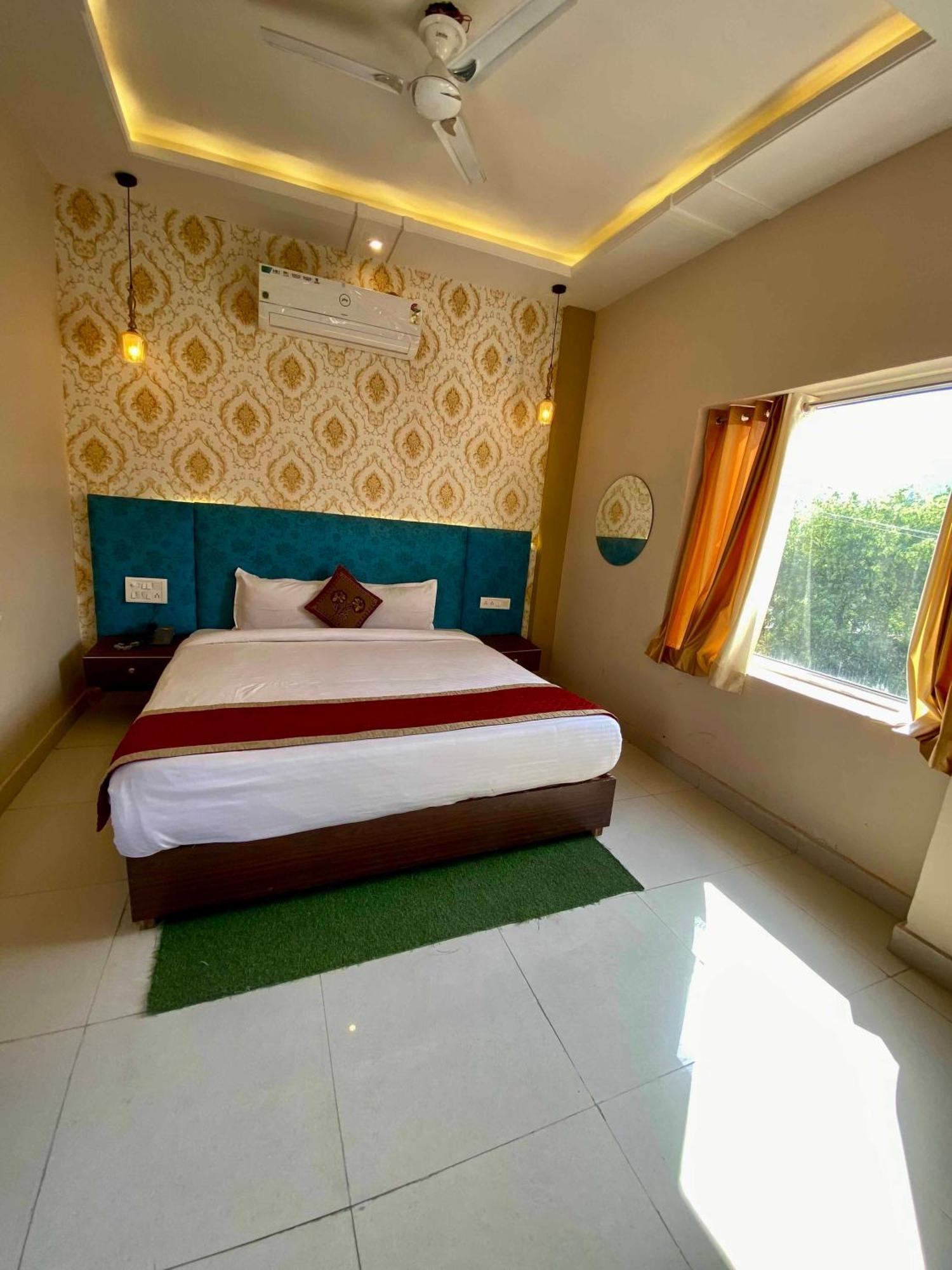 The Indraj Palace Hotel Jaipur Exterior photo