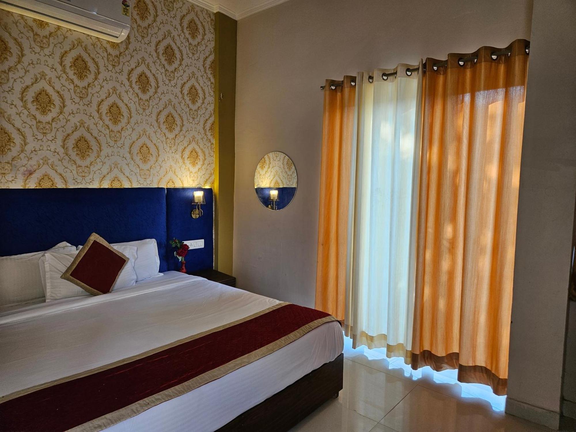 The Indraj Palace Hotel Jaipur Exterior photo