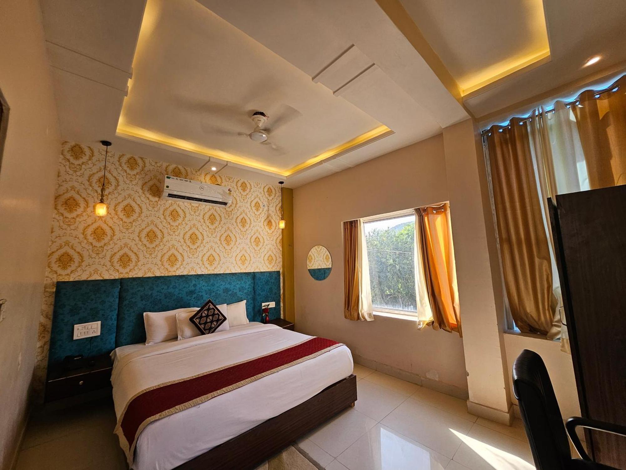 The Indraj Palace Hotel Jaipur Exterior photo