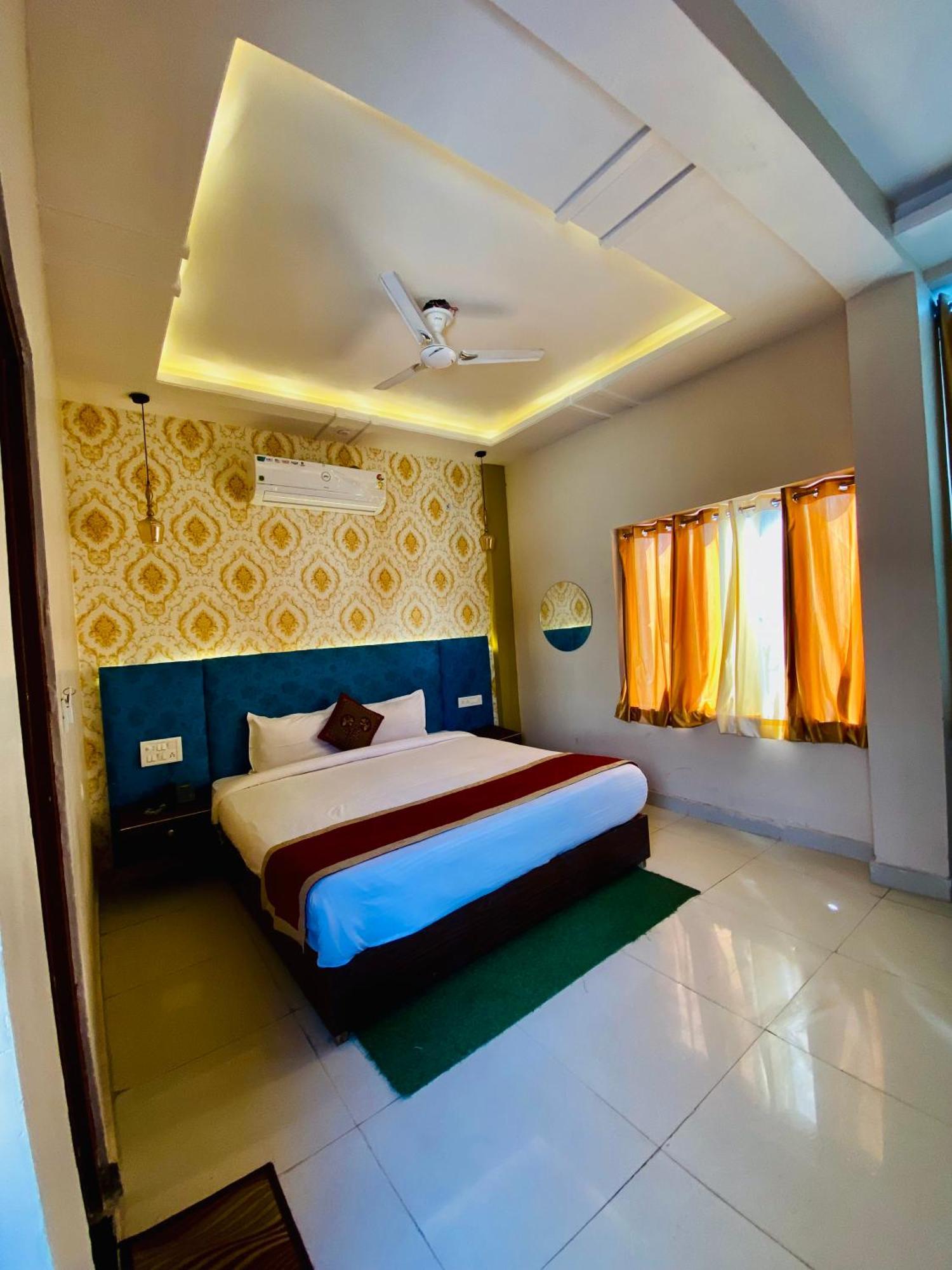 The Indraj Palace Hotel Jaipur Exterior photo