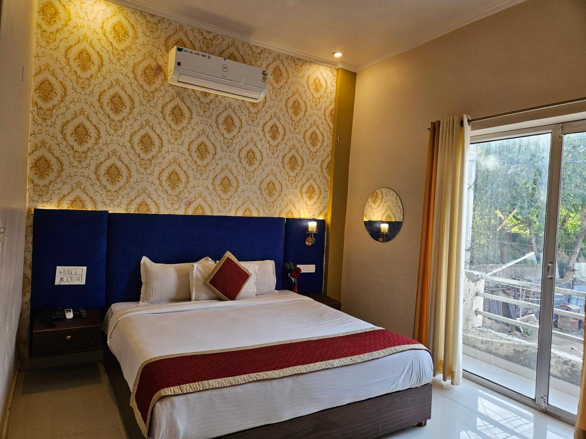 The Indraj Palace Hotel Jaipur Exterior photo