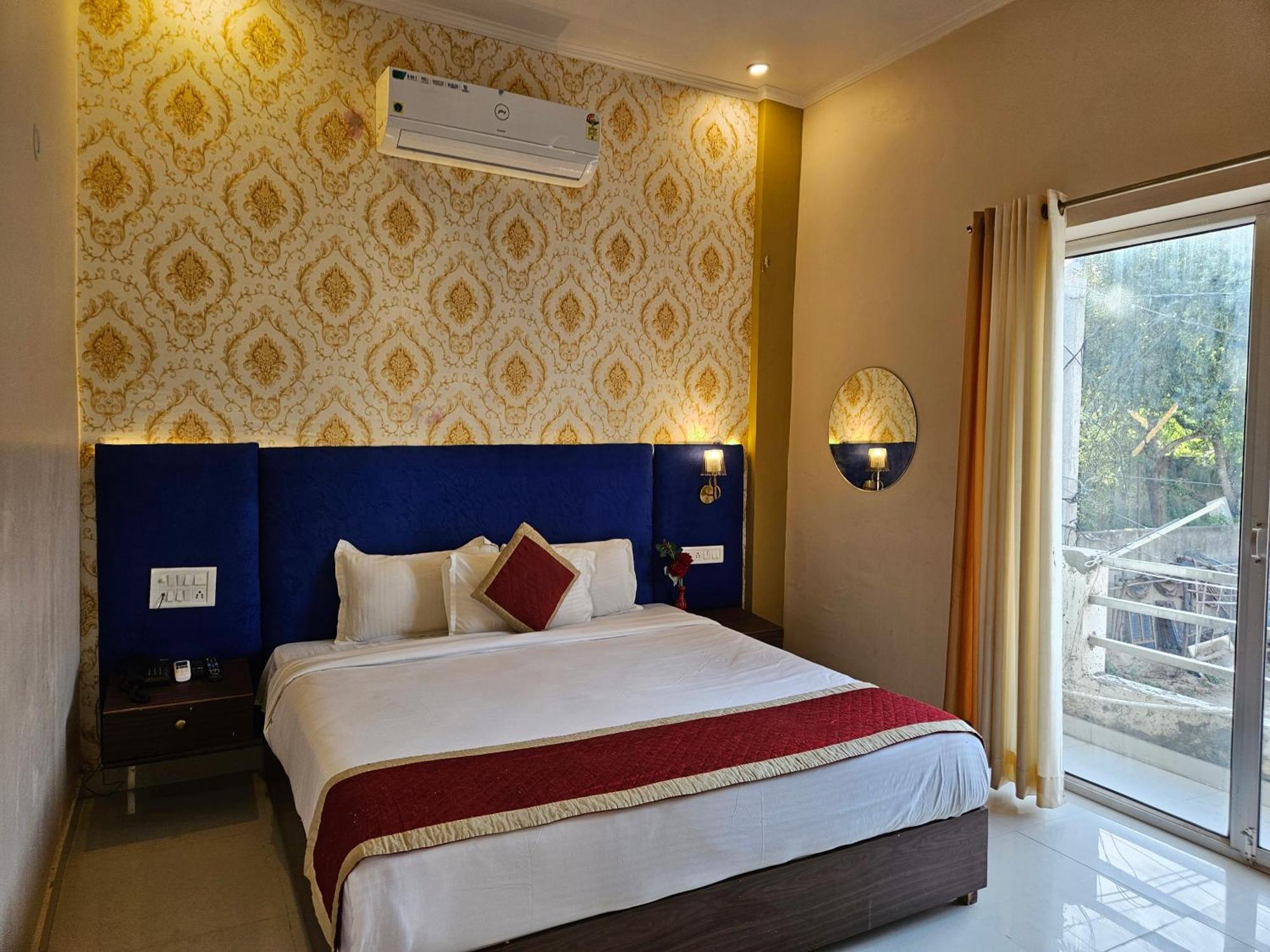 The Indraj Palace Hotel Jaipur Exterior photo