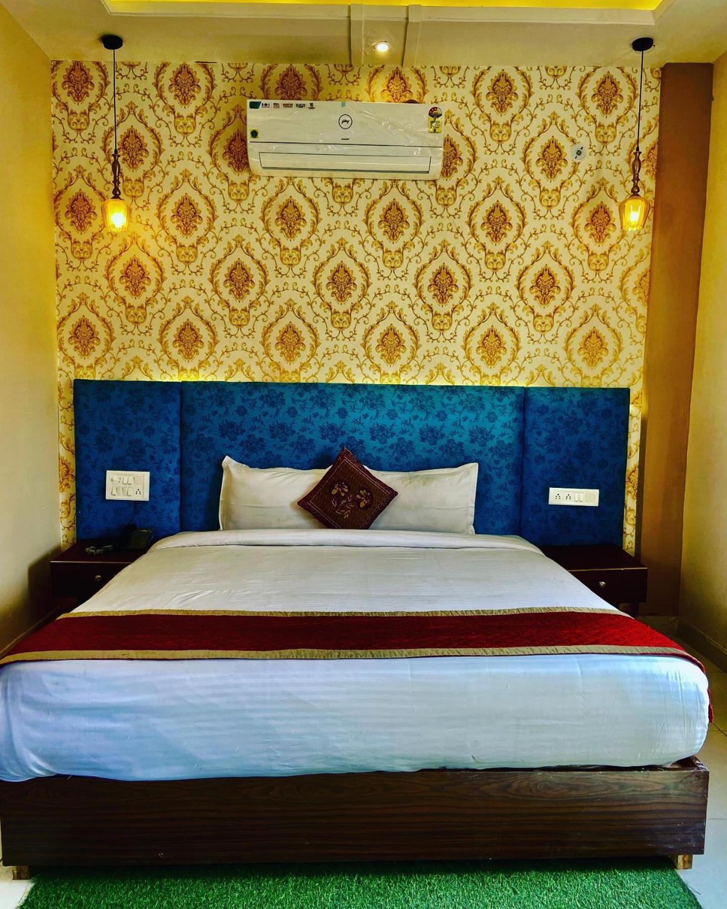 The Indraj Palace Hotel Jaipur Exterior photo